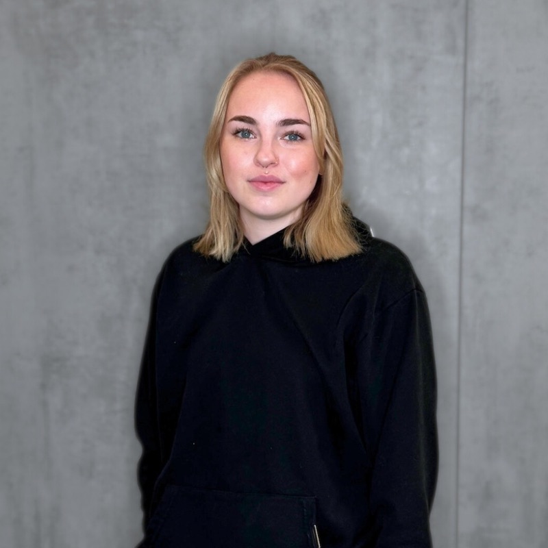Friseur Haar Atelier Ahaus Wessum Alina Redmann Calligraphycut, Make up, brautmake up; brautstyling, braut, Hochzeit, eventstyling, browlifting, lashlifting, updo, hochstecken, Blond, Balayage, Babylights, Jacks beauty line, Locken, naturlocken,